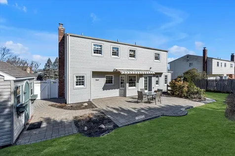 10 Morris Avenue Lake Grove NY 11755