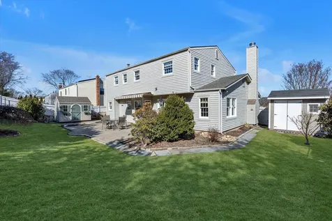 10 Morris Avenue Lake Grove NY 11755