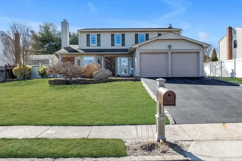 10 Morris Avenue Lake Grove NY 11755
