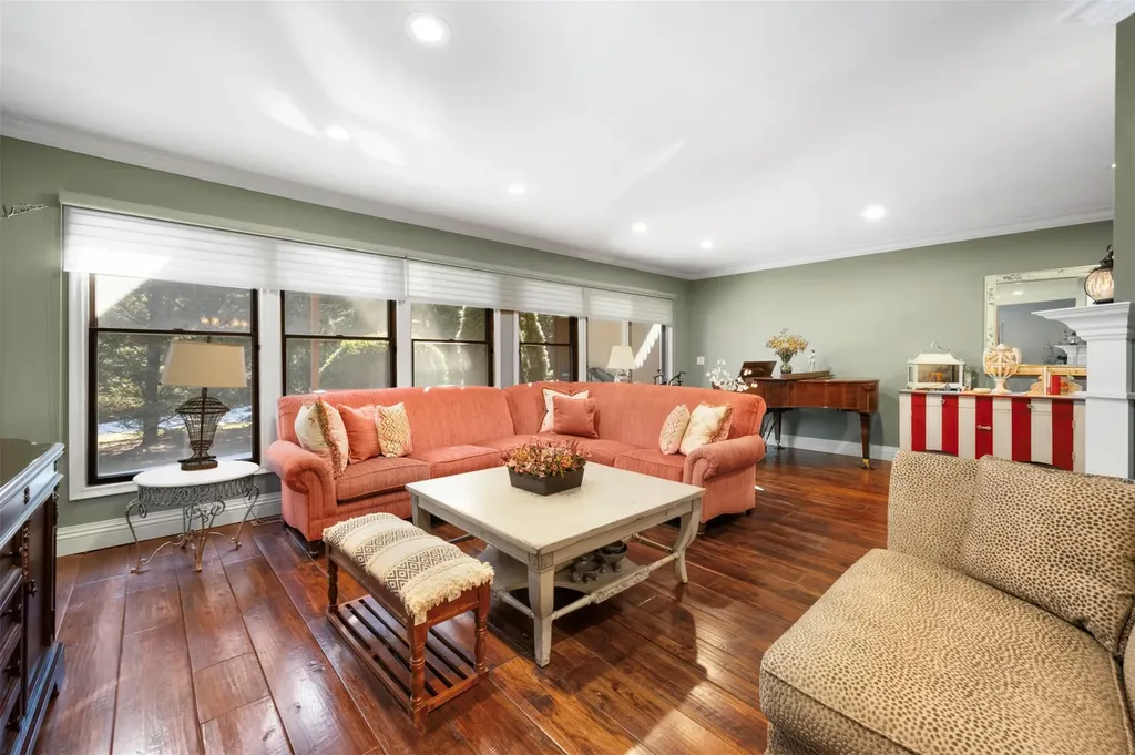 39 Hunt Drive Jericho NY 11753