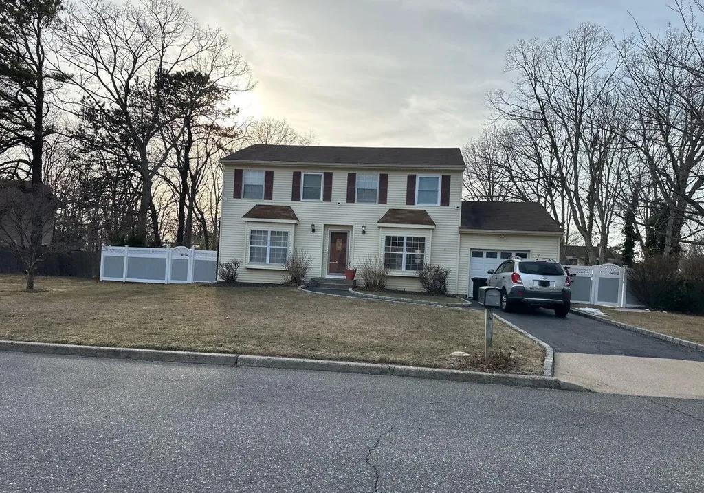 20 Gabon Lane Brookhaven NY 11727