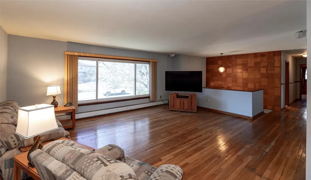 4 Laura Lane Spring Valley NY 10977