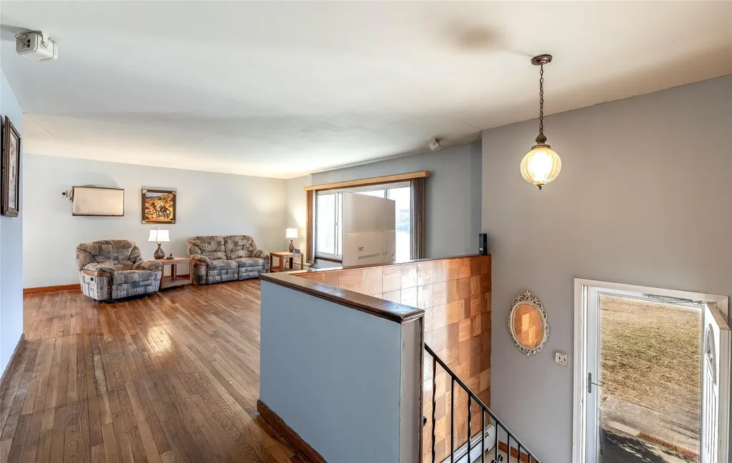 4 Laura Lane Spring Valley NY 10977