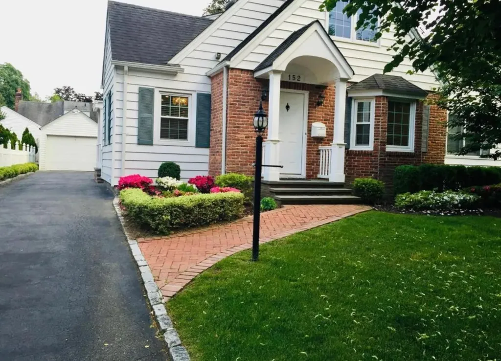 152 Webster Avenue Manhasset NY 11030