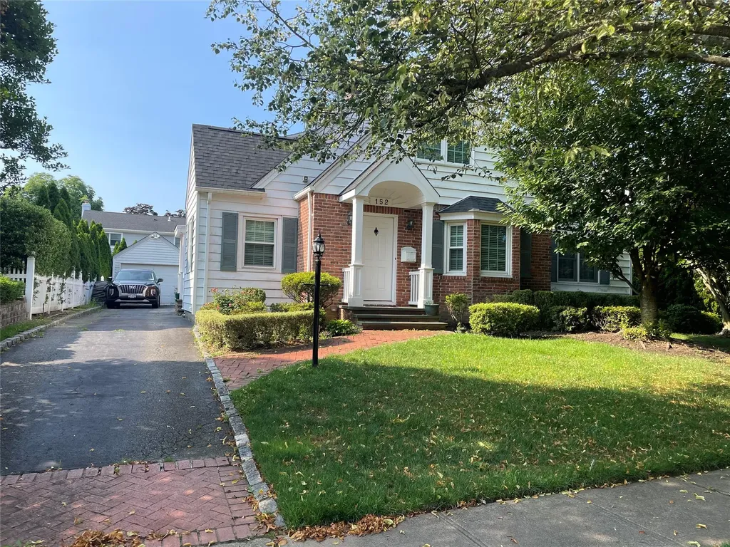 152 Webster Avenue Manhasset NY 11030