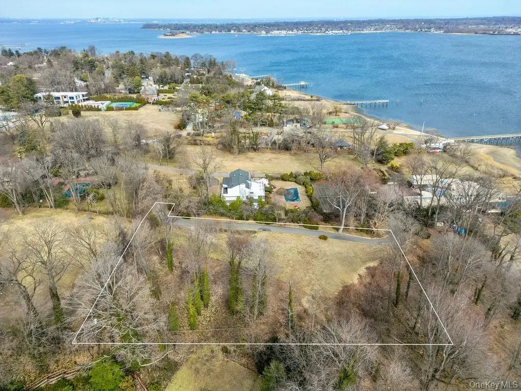 36 Pheasant Run Lane Great Neck NY 11024