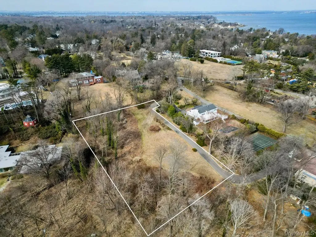 36 Pheasant Run Lane Great Neck NY 11024