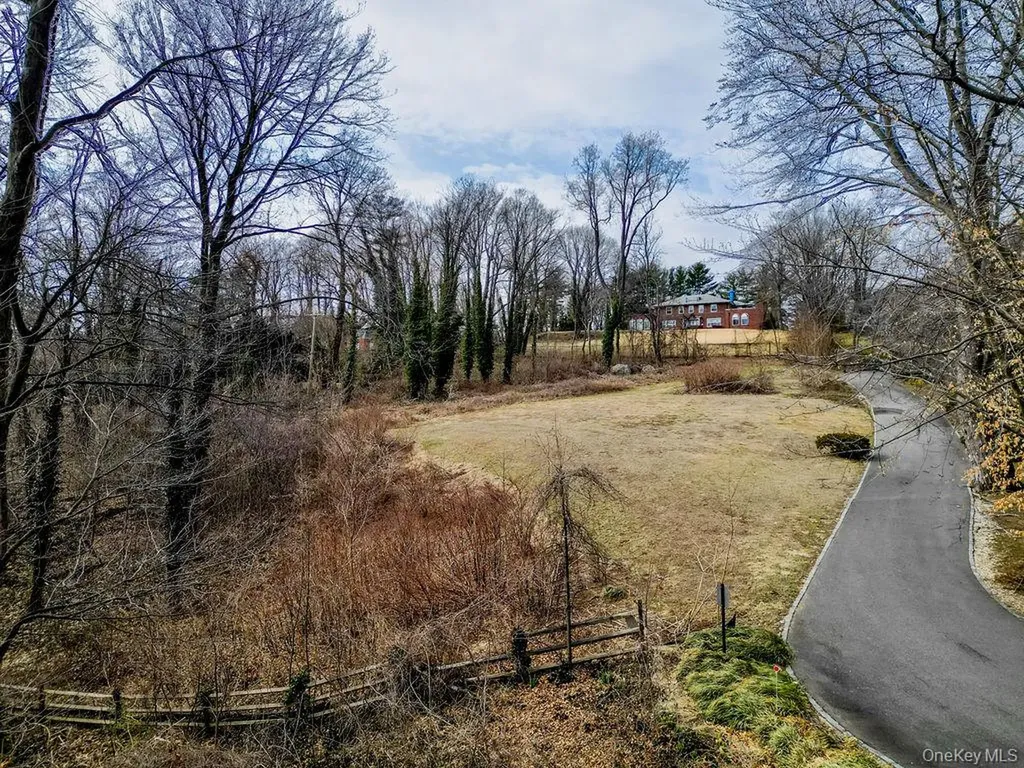 36 Pheasant Run Lane Great Neck NY 11024