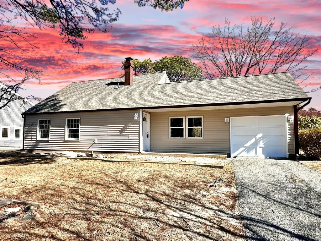 1073 Sipp Avenue Brookhaven NY 11763