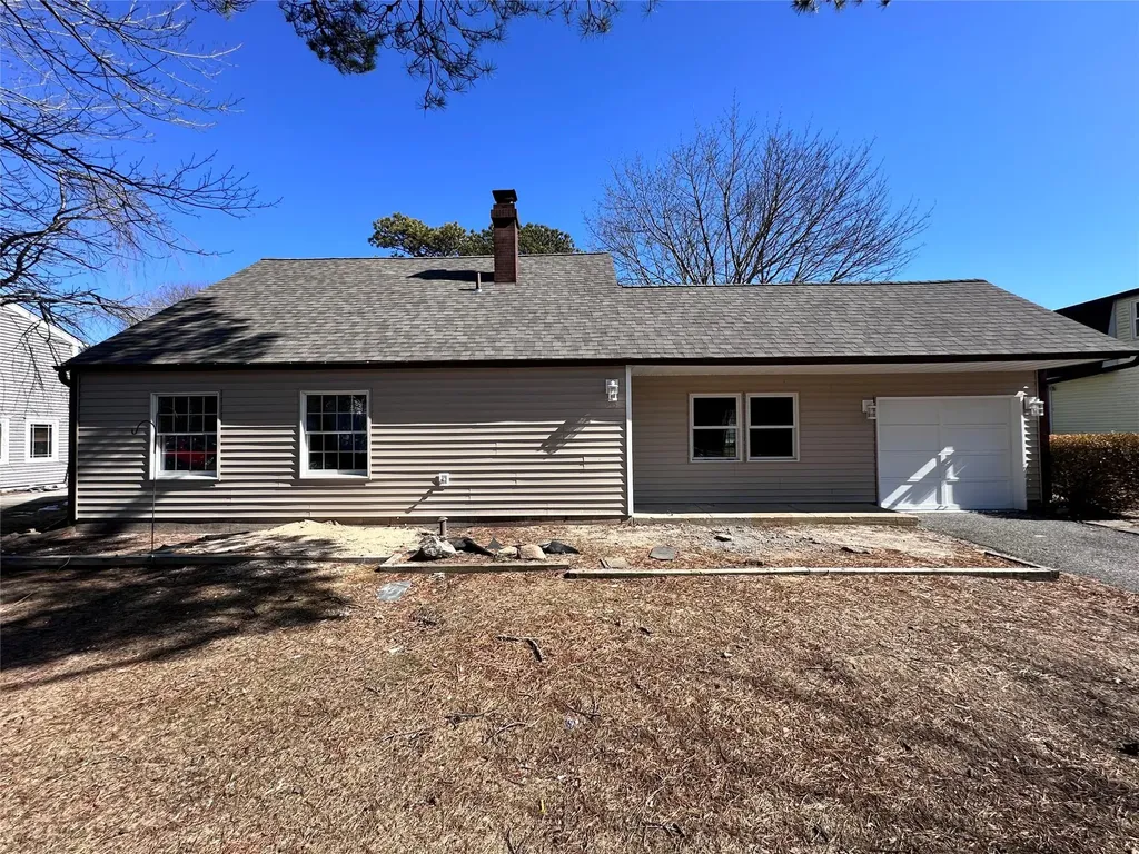 1073 Sipp Avenue Medford NY 11763