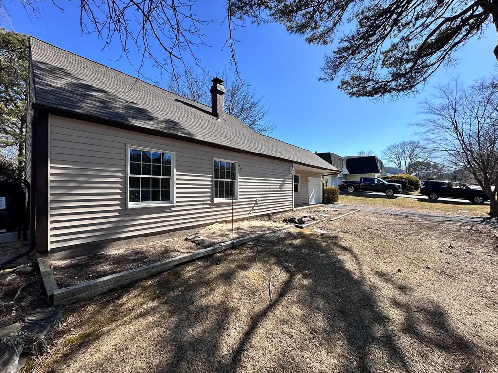 1073 Sipp Avenue Medford NY 11763