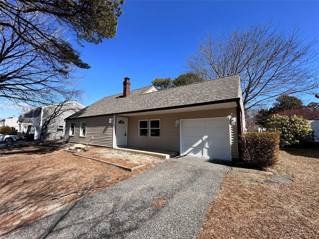 1073 Sipp Avenue Medford NY 11763