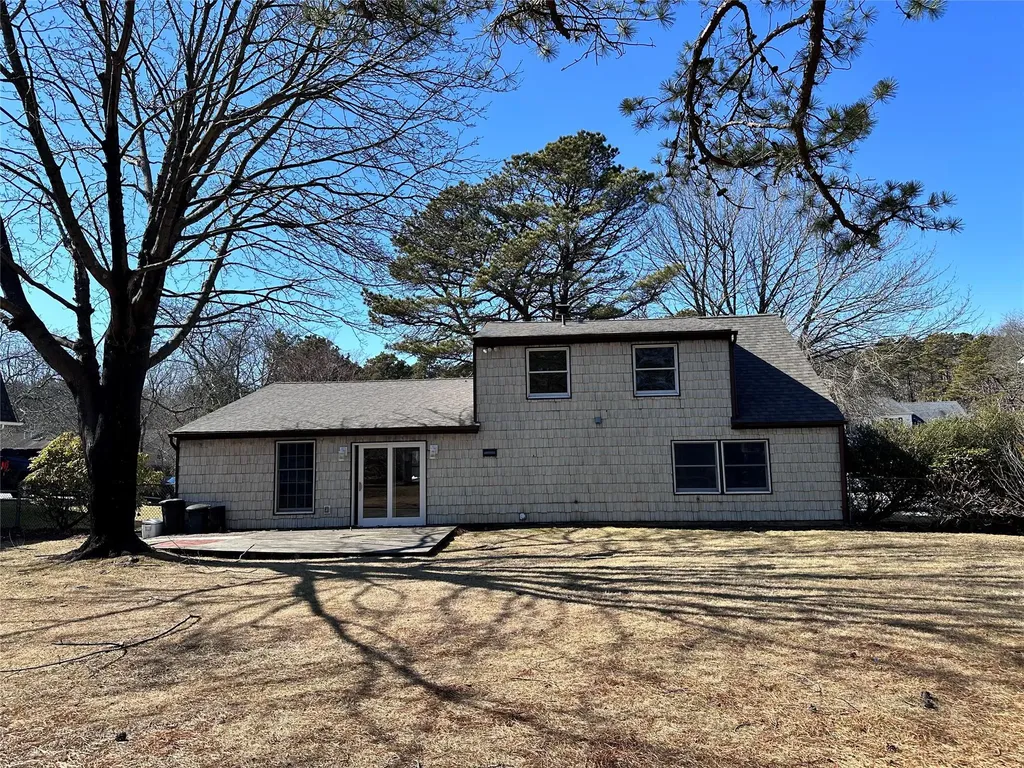 1073 Sipp Avenue Medford NY 11763