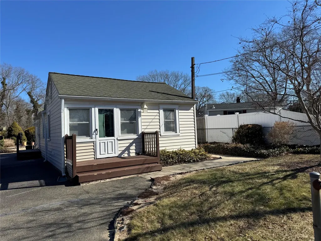 29 Rose Place Brookhaven NY 11784
