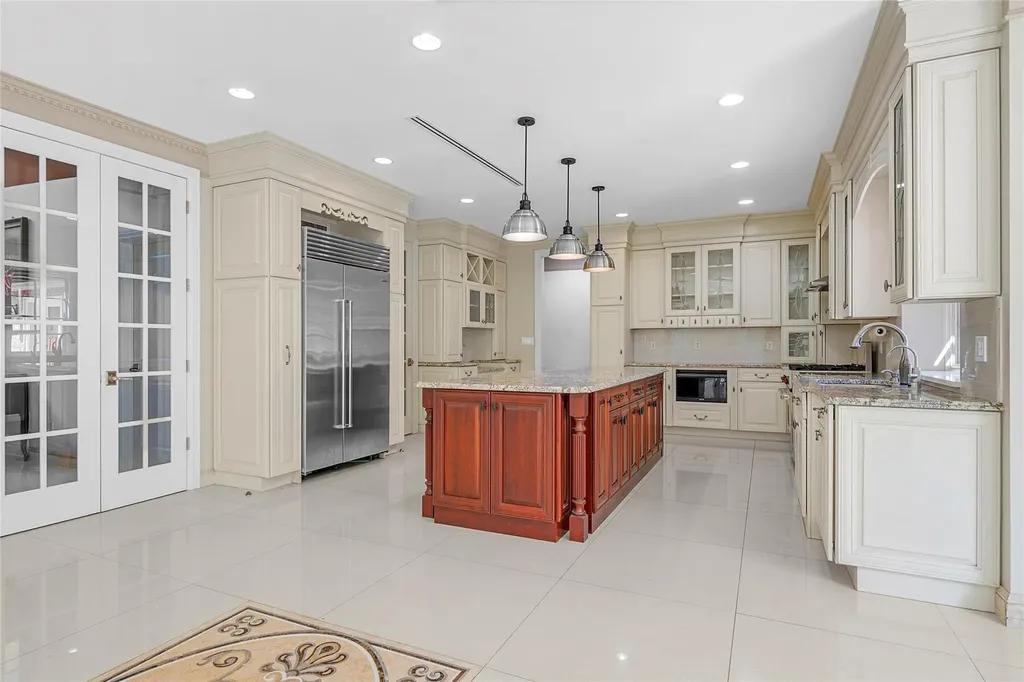 8 Chanticlare Drive Manhasset NY 11030