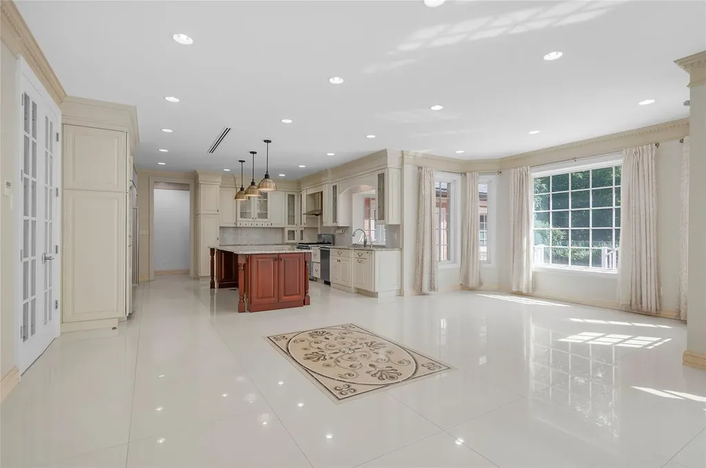 8 Chanticlare Drive Manhasset NY 11030