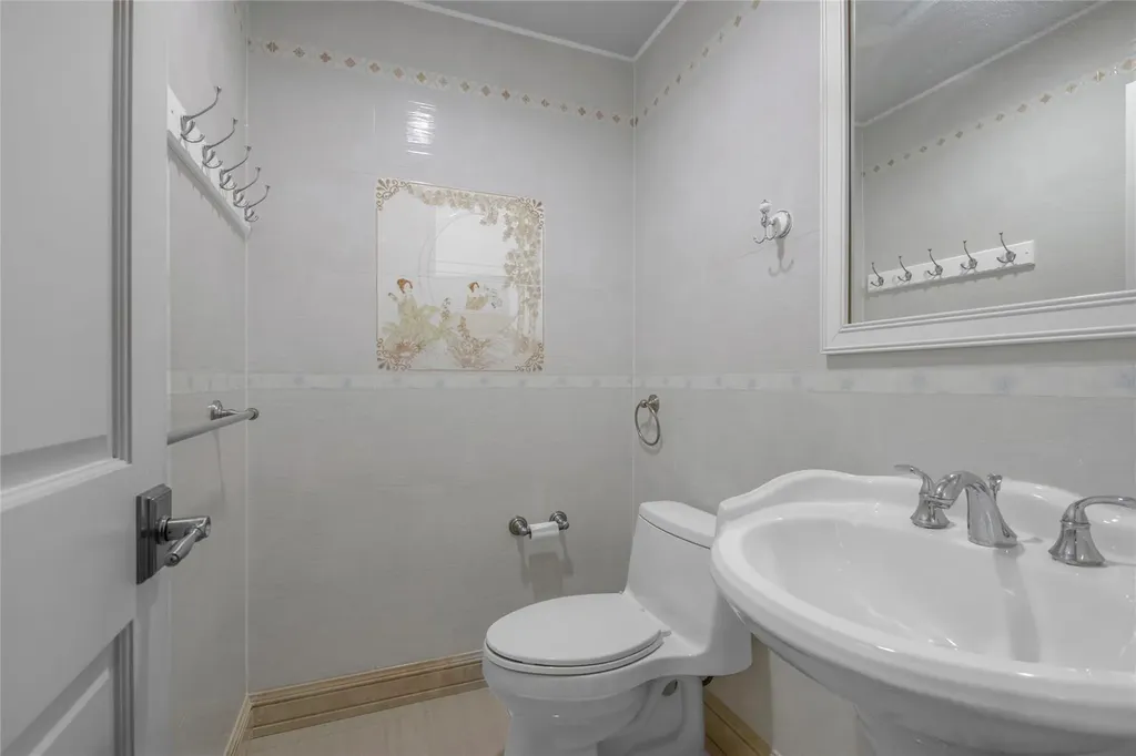 8 Chanticlare Drive Manhasset NY 11030