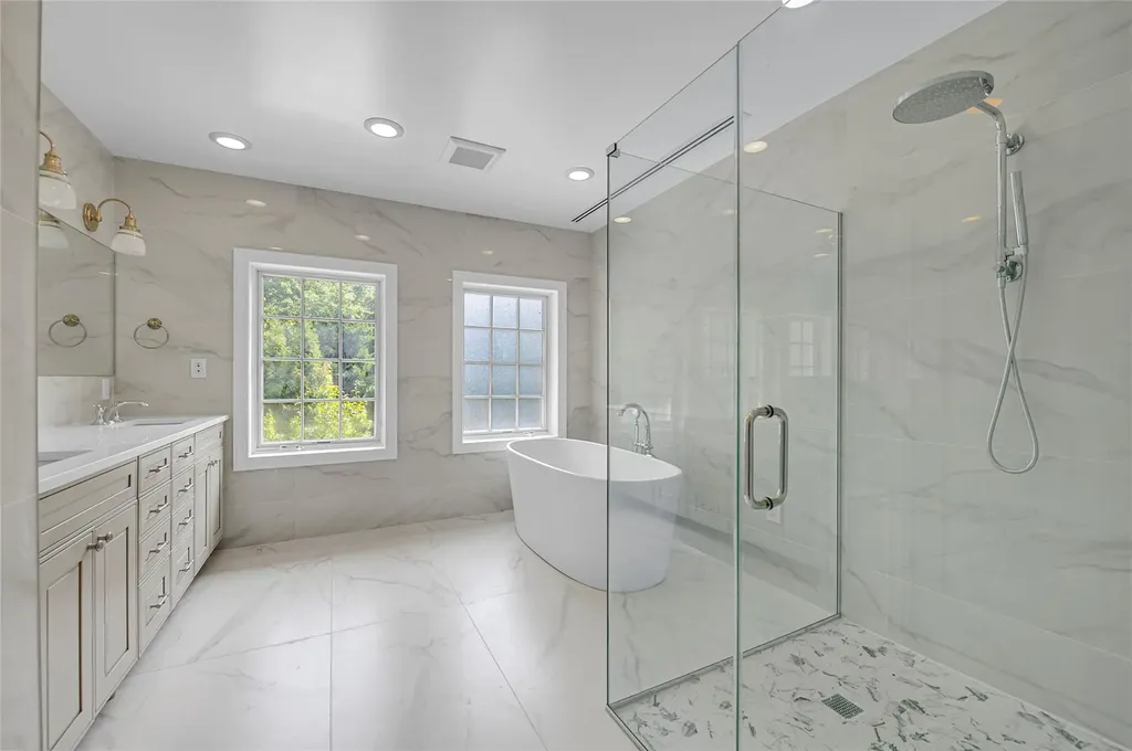 8 Chanticlare Drive Manhasset NY 11030