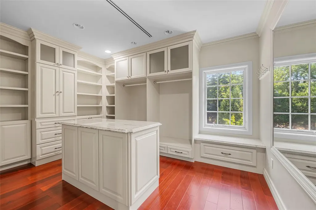 8 Chanticlare Drive Manhasset NY 11030