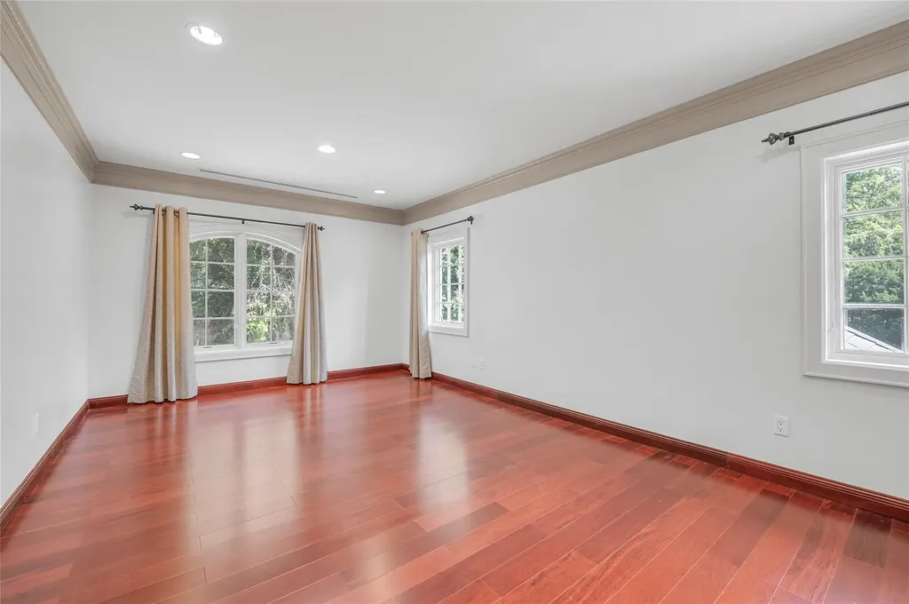 8 Chanticlare Drive Manhasset NY 11030