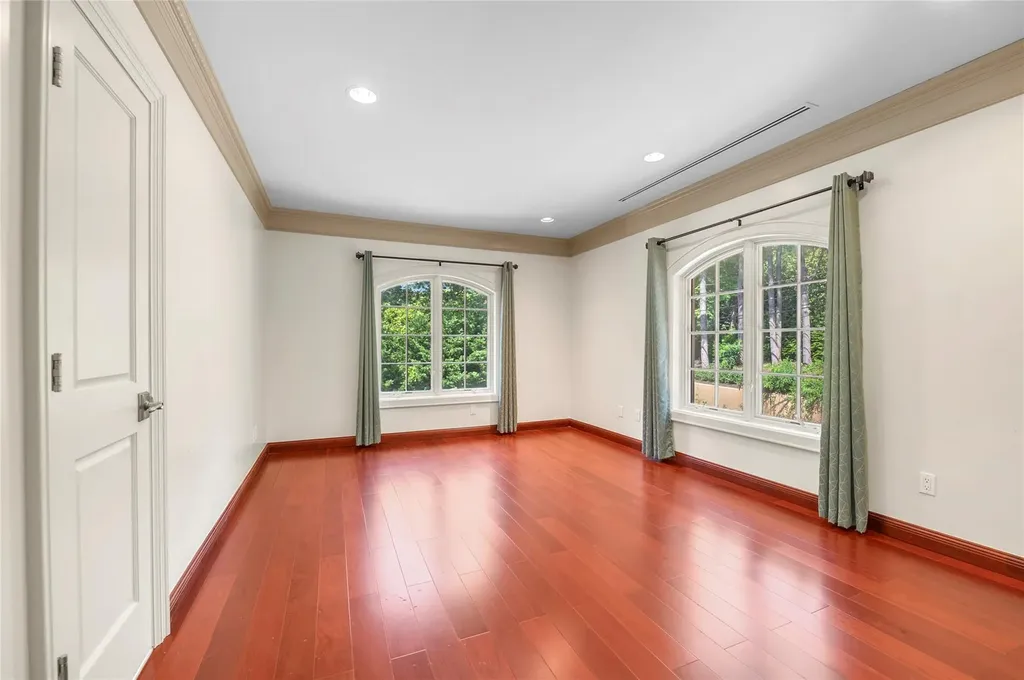 8 Chanticlare Drive Manhasset NY 11030