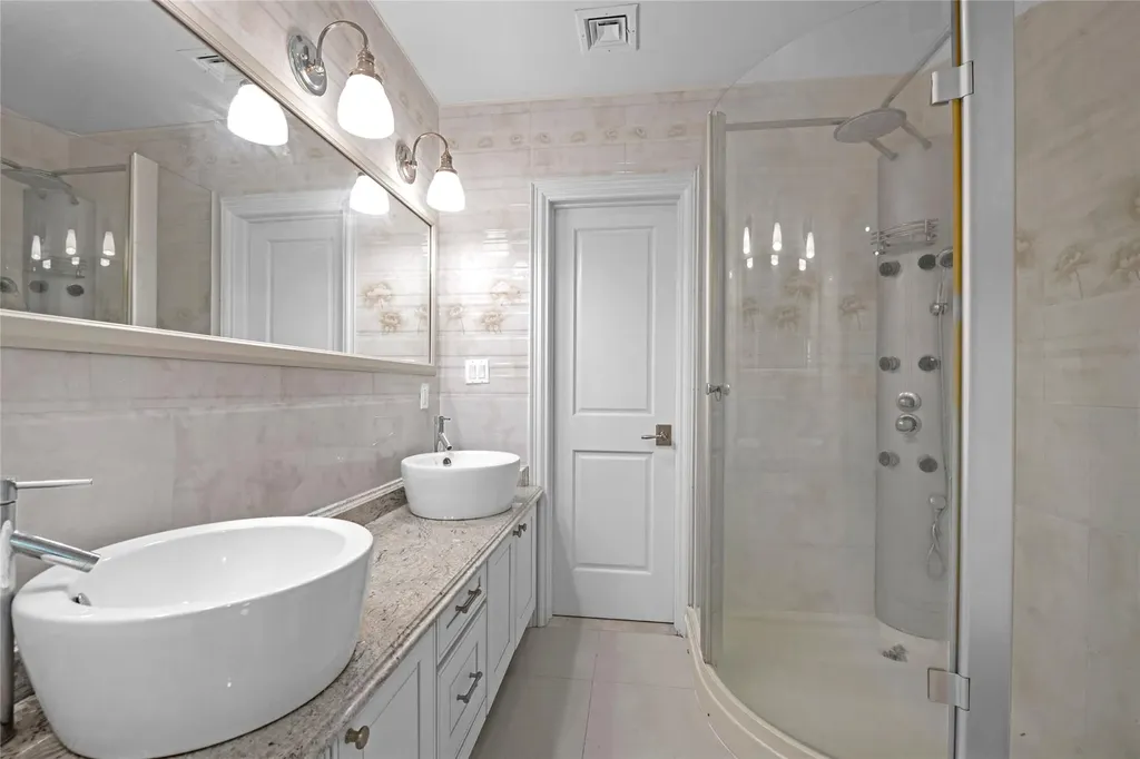 8 Chanticlare Drive Manhasset NY 11030