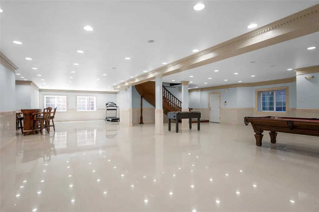 8 Chanticlare Drive Manhasset NY 11030