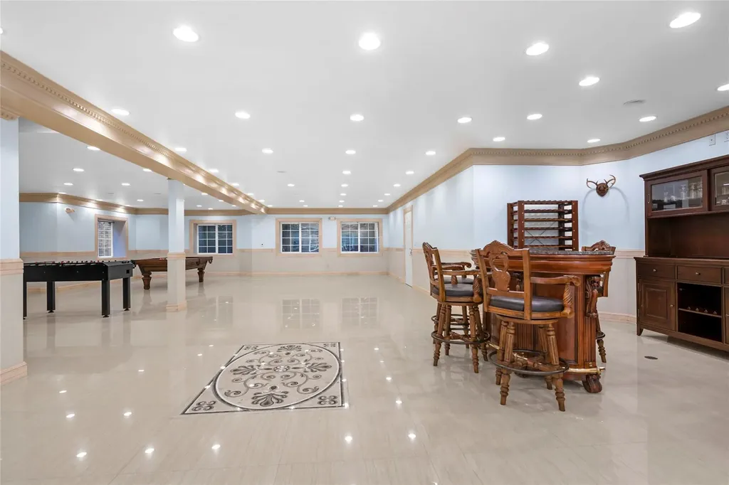 8 Chanticlare Drive Manhasset NY 11030