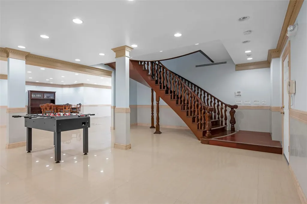 8 Chanticlare Drive Manhasset NY 11030