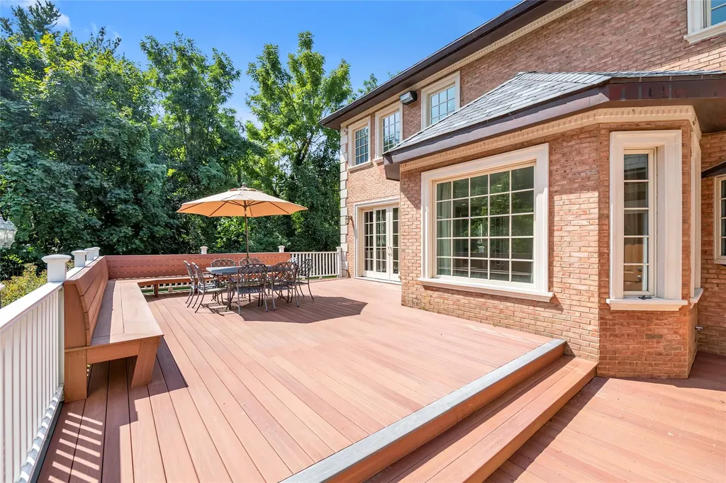 8 Chanticlare Drive Manhasset NY 11030