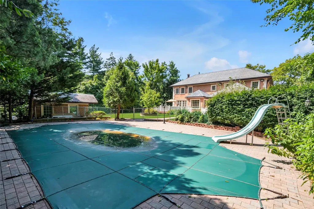 8 Chanticlare Drive Manhasset NY 11030