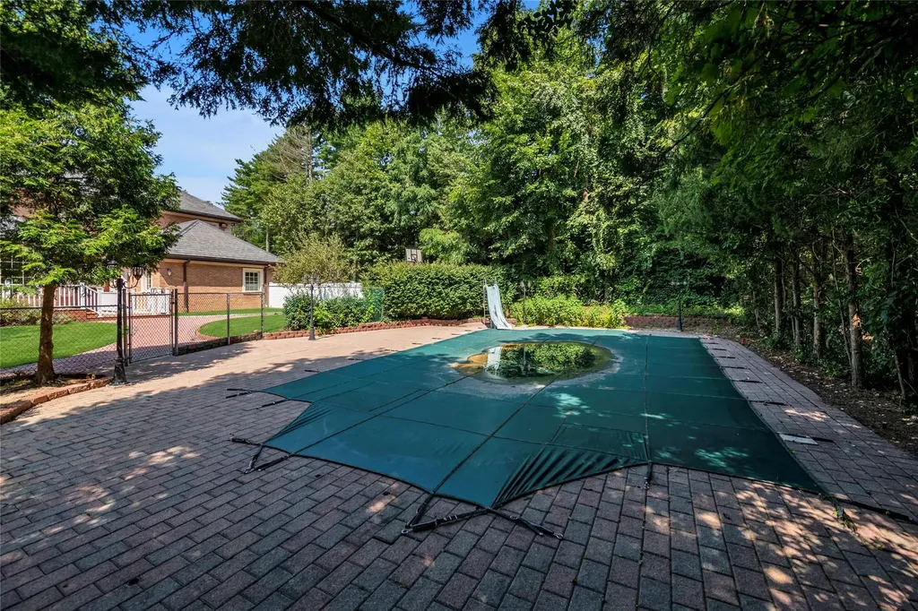 8 Chanticlare Drive Manhasset NY 11030