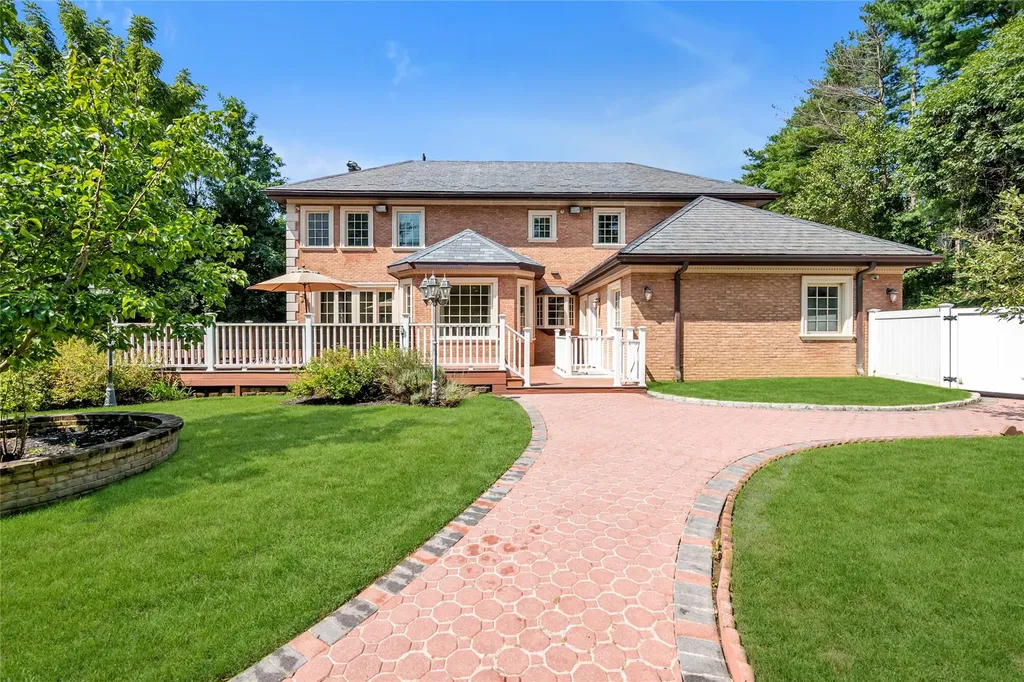 8 Chanticlare Drive Manhasset NY 11030