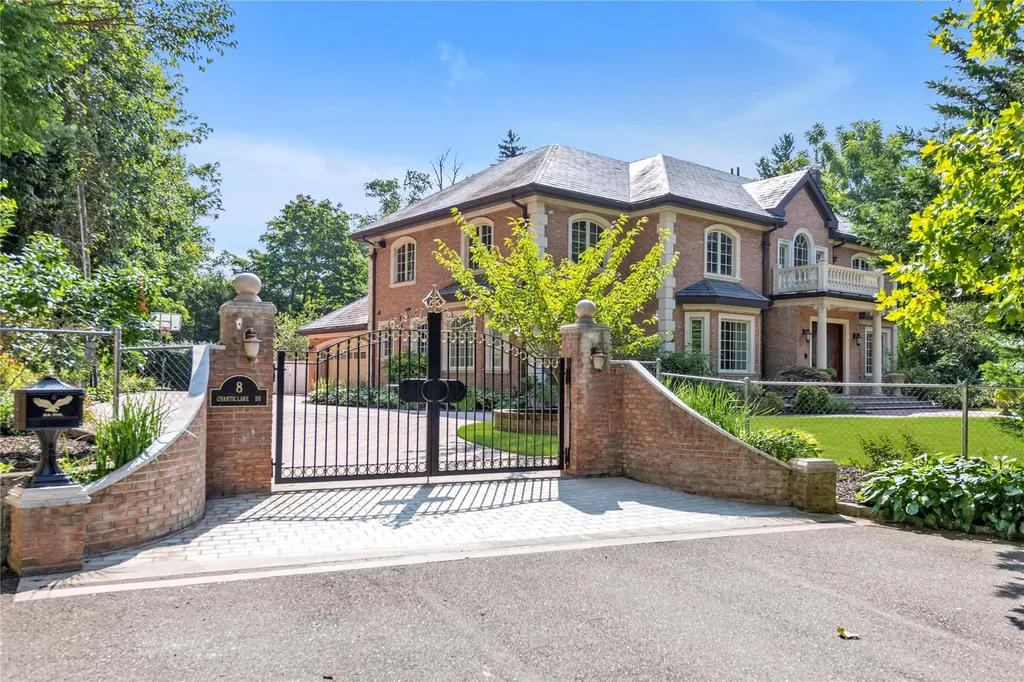 8 Chanticlare Drive Manhasset NY 11030
