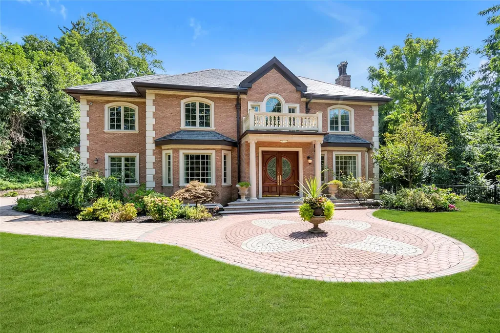 8 Chanticlare Drive Manhasset NY 11030