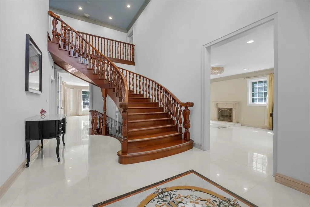 8 Chanticlare Drive Manhasset NY 11030
