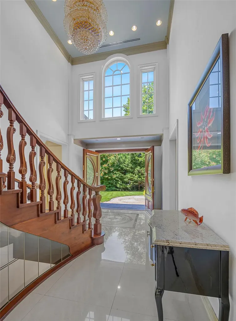 8 Chanticlare Drive Manhasset NY 11030