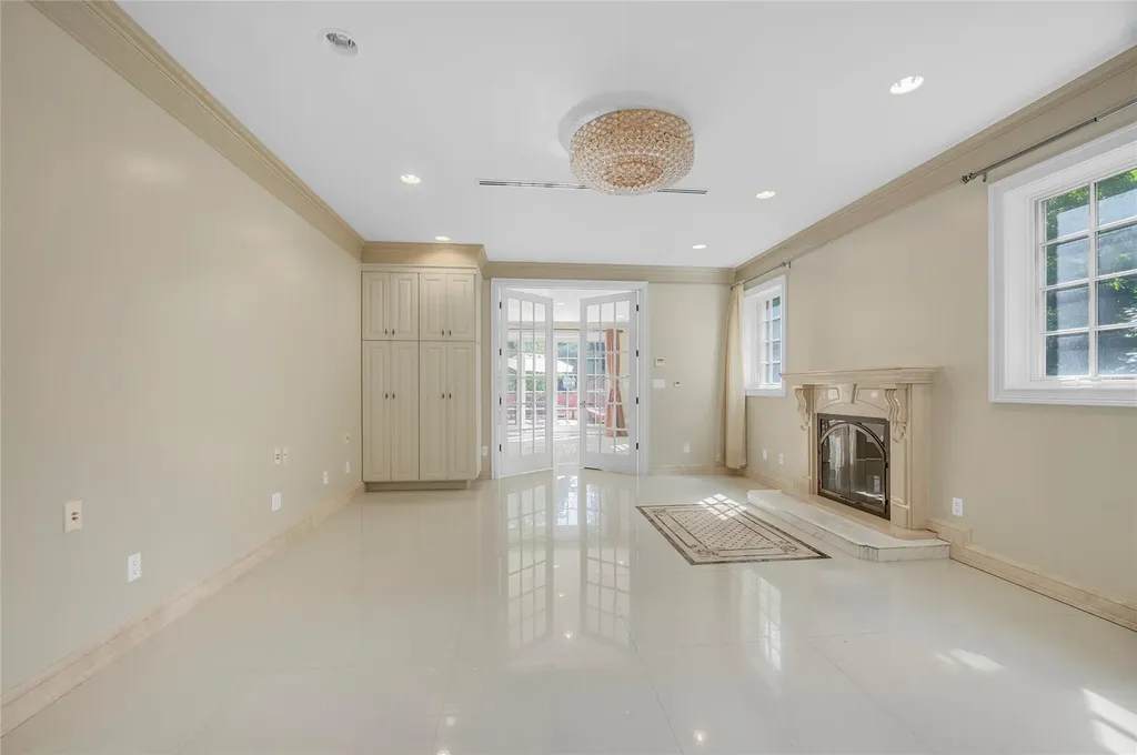 8 Chanticlare Drive Manhasset NY 11030