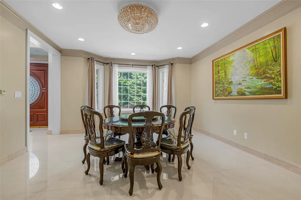 8 Chanticlare Drive Manhasset NY 11030