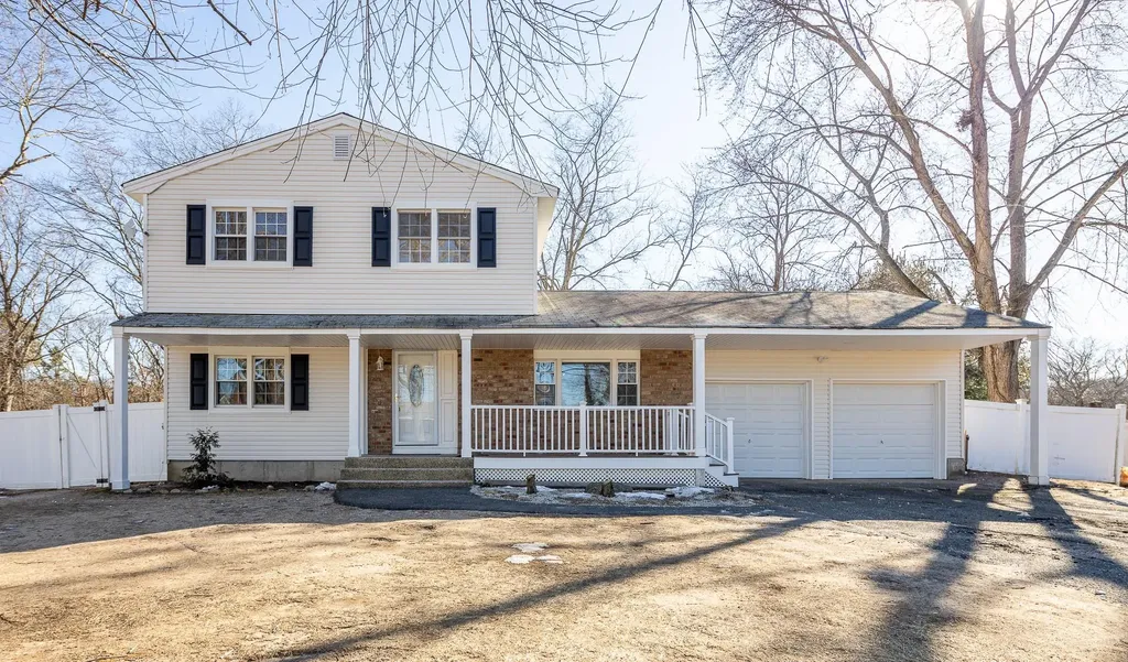 6 Spruce Street Brookhaven NY 11720