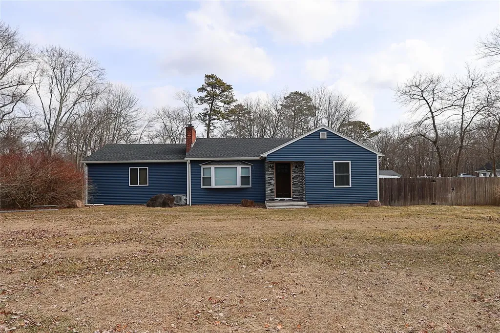 21 Peconic Road Brookhaven NY 11961
