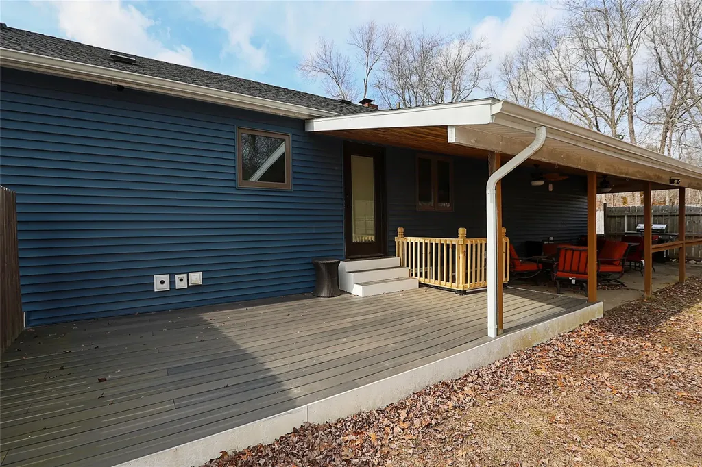 21 Peconic Road Ridge NY 11961