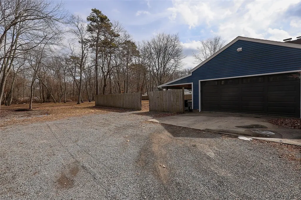 21 Peconic Road Ridge NY 11961