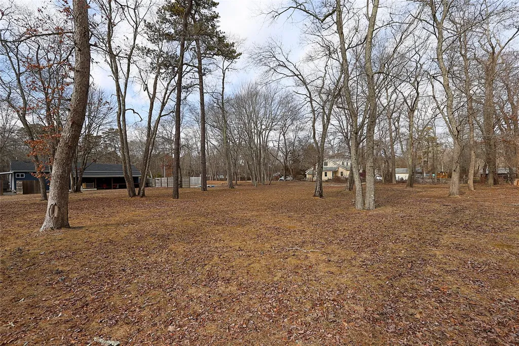 21 Peconic Road Ridge NY 11961