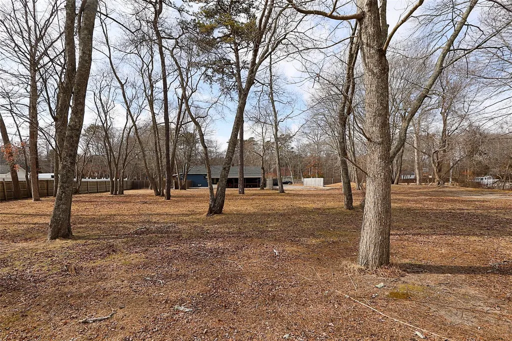 21 Peconic Road Ridge NY 11961
