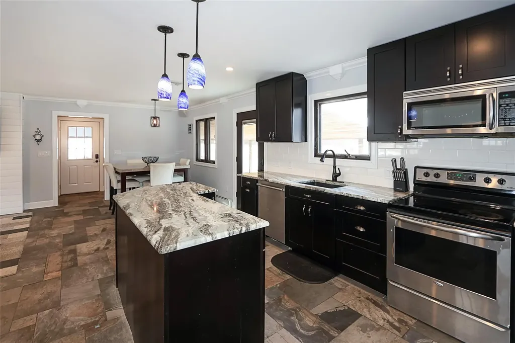 21 Peconic Road Ridge NY 11961