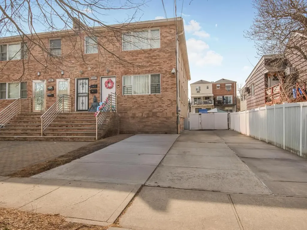 239 Hosmer Avenue Bronx NY 10465