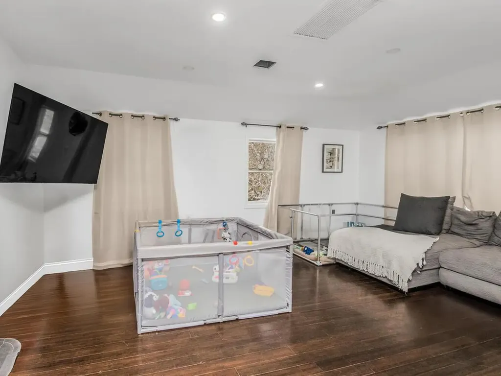 239 Hosmer Avenue Bronx NY 10465