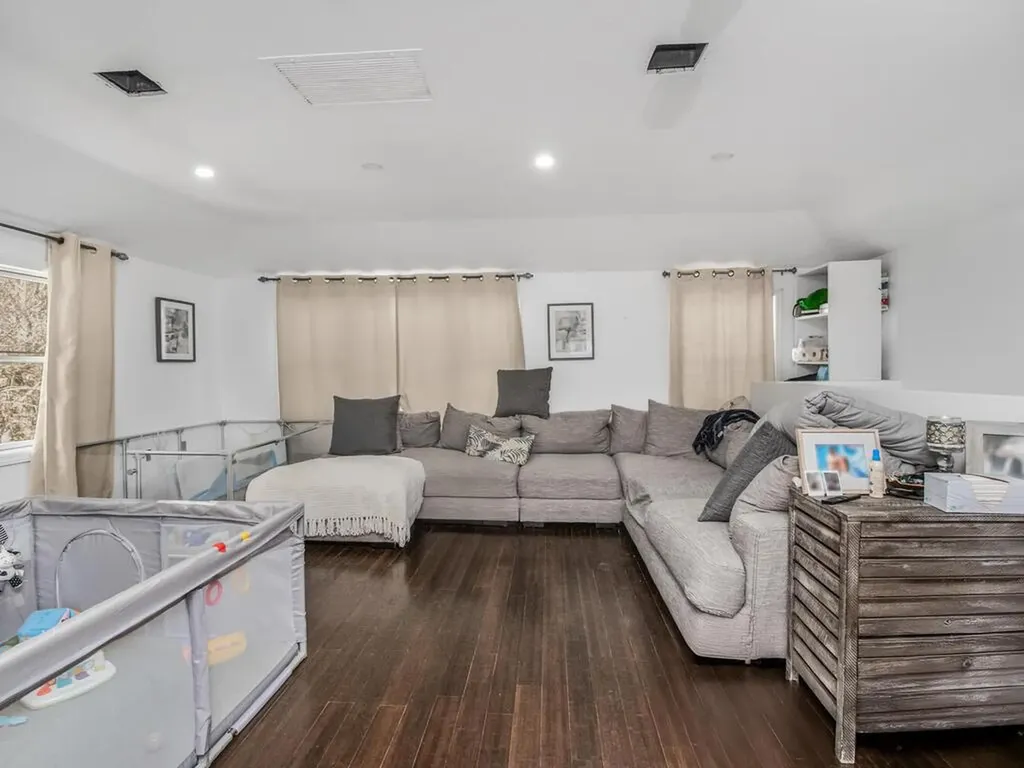 239 Hosmer Avenue Bronx NY 10465