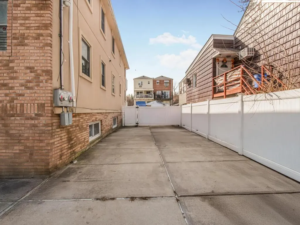 239 Hosmer Avenue Bronx NY 10465
